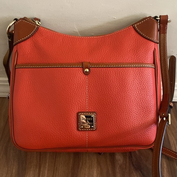 Clementine DOONEY & BOURKE pebble leather crossbody purse with adjustable strap - Picture 3 of 5
